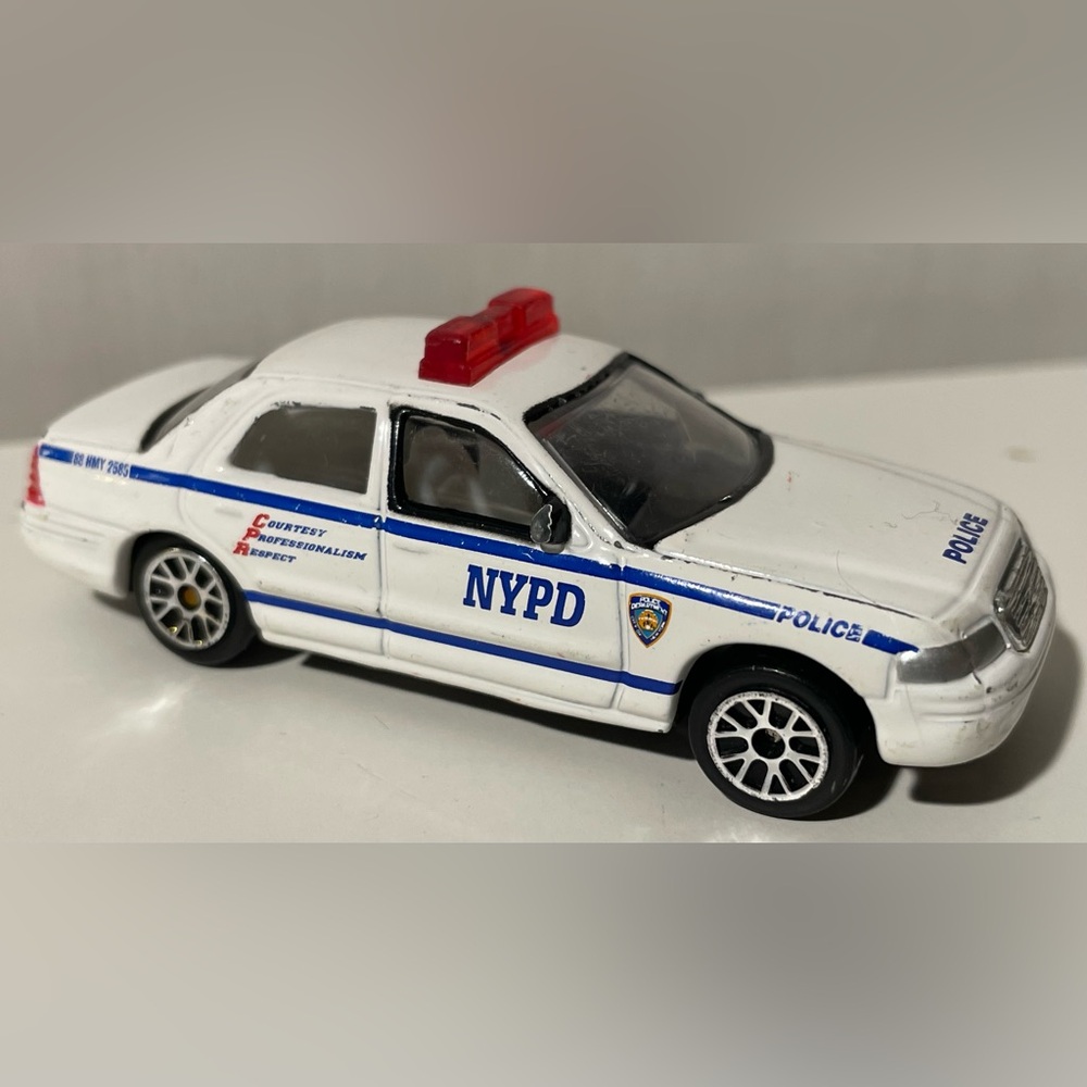 Daron Aprox 1/64 NYPD New York City Police Ford Crown Victoria Cop Car